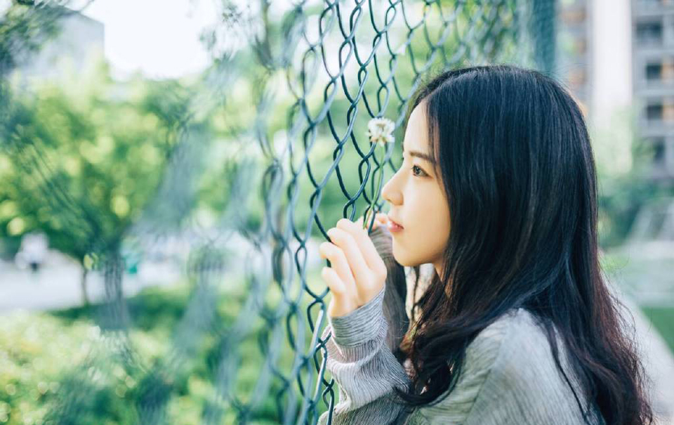 知道的不要全说，听到的不要全信。这样生活才会安宁。