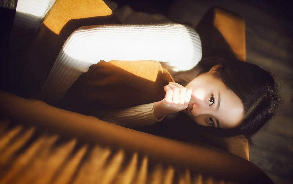 “血腥味儿~”虎卫统领抬头，冷冷的看向前方，沙哑的声音里，带着一股对鲜血的狂热，山道上空无一人，远处已经能够看到的军营也是冷清清一片，看不出有丝毫人烟。